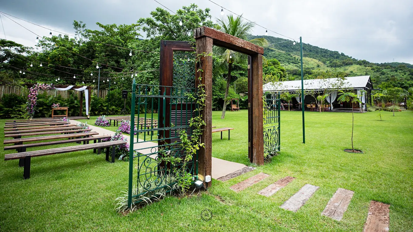 Espaço de cerimônia ao ar livre da Casa Flamboyant